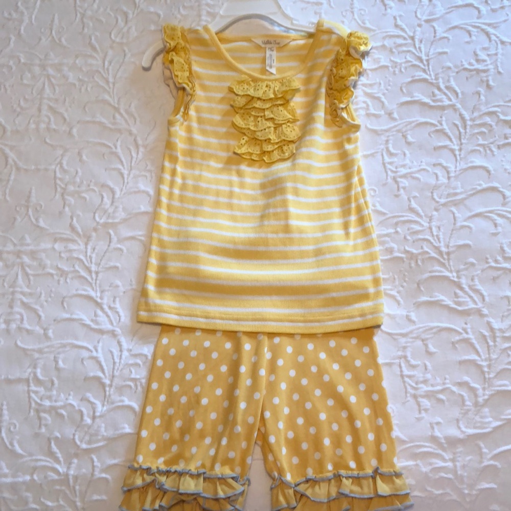 Yellow Matilda Jane shorts outfit